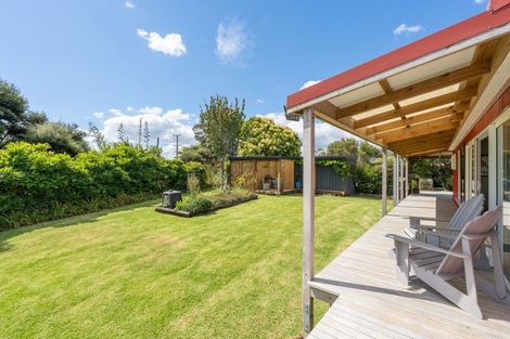 Photo of property in 236 Kiwitahi Road, Helensville, 0875