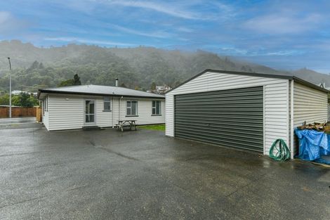 Photo of property in 53 Wairau Road, Picton, 7220
