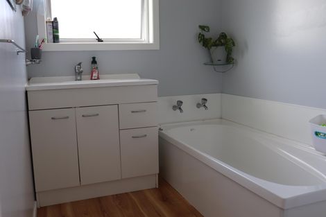 Photo of property in 5 Oak Avenue, Nawton, Hamilton, 3200