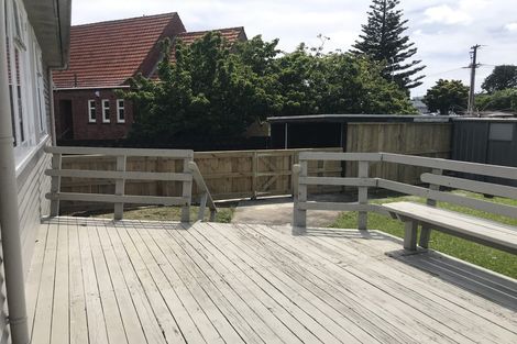 Photo of property in 1/4 Shakespeare Road, Milford, Auckland, 0620