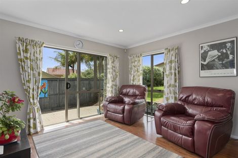 Photo of property in 10 Westminster Gardens, Unsworth Heights, Auckland, 0632