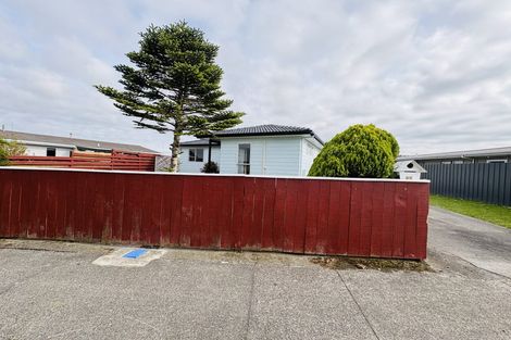 Photo of property in 43 Acacia Street, Kelvin Grove, Palmerston North, 4414