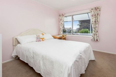 Photo of property in 17 Copperfield Terrace, Mellons Bay, Auckland, 2014