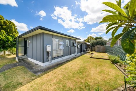 Photo of property in 6 Pukatea Place, Milson, Palmerston North, 4414