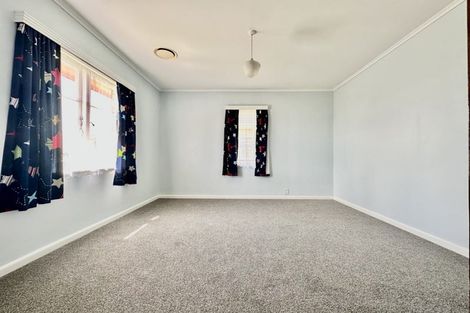 Photo of property in 15 Seddon Avenue, Papatoetoe, Auckland, 2104