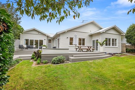 Photo of property in 66 Paynters Avenue, Strandon, New Plymouth, 4312