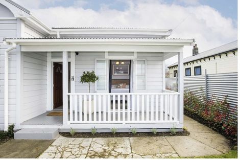 Photo of property in 43 Disraeli Street, Gisborne, 4010