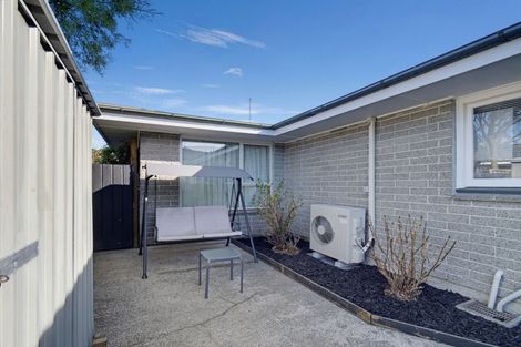 Photo of property in 2/7 Curletts Road, Sockburn, Christchurch, 8042