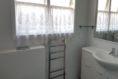 Photo of property in 2/37 Shakespeare Road, Milford, Auckland, 0620