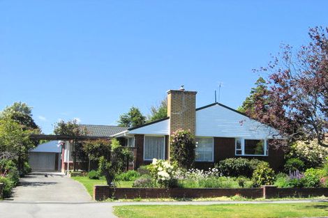 Photo of property in 10 Oakfield Street, Burnside, Christchurch, 8053