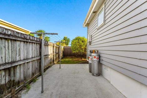 Photo of property in 6 Te Moau Avenue, Parakai, 0830