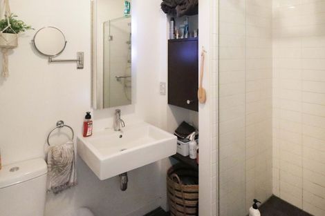 Photo of property in Montreaux Apartments, 4c/164 The Terrace, Wellington Central, Wellington, 6011