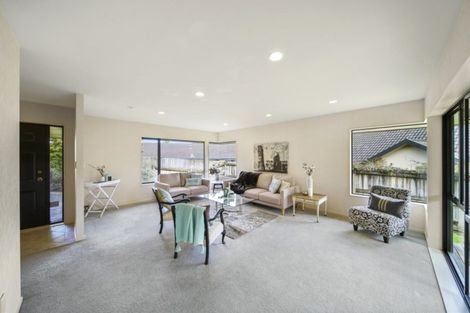 Photo of property in 22 Limerick Place, Dannemora, Auckland, 2016