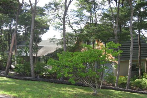 Photo of property in 51 Staincross Street, Green Bay, Auckland, 0604