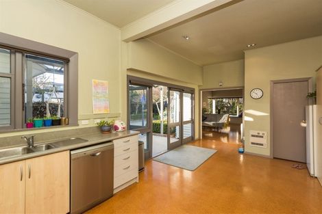 Photo of property in 17 Saint Andrews Square, Strowan, Christchurch, 8052