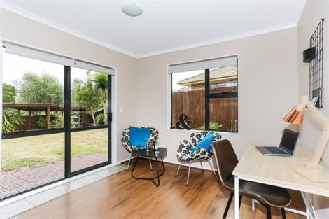 Photo of property in 11 Ina Ville Drive, Pukekohe, 2120