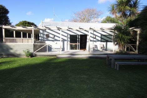 Photo of property in 195 Te Moana Road, Waikanae, 5036