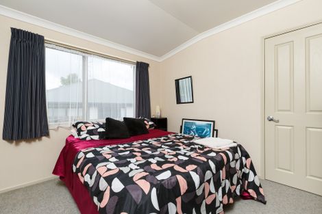 Photo of property in 2 Lysaght Place, Welcome Bay, Tauranga, 3112