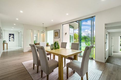 Photo of property in 90 Medallion Drive, Oteha, Auckland, 0632