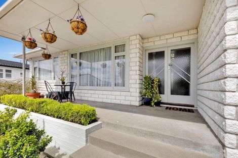 Photo of property in 4 Belvedere Crescent, Takaro, Palmerston North, 4412
