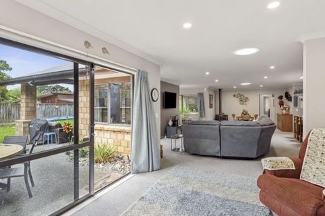 Photo of property in 37 Ashleigh Way, Waikanae Beach, Waikanae, 5036