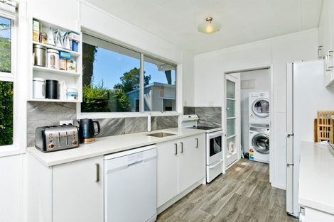 Photo of property in 28 Mawney Road, Henderson, Auckland, 0610