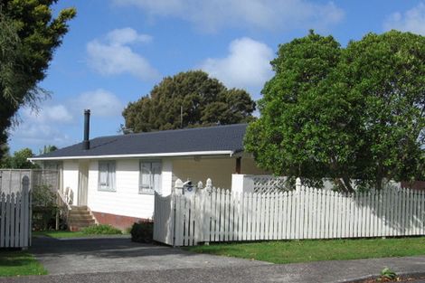 Photo of property in 2 Allington Road, Massey, Auckland, 0614