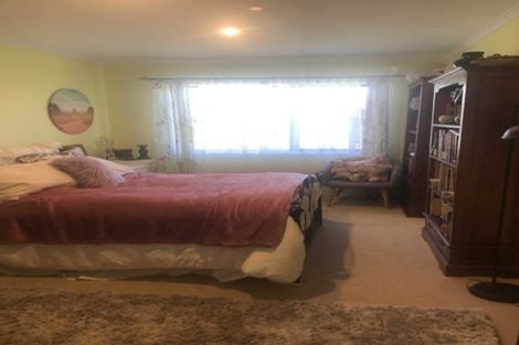 Photo of property in 2 Te Ara Karoiroa Road, Hurford, New Plymouth, 4374