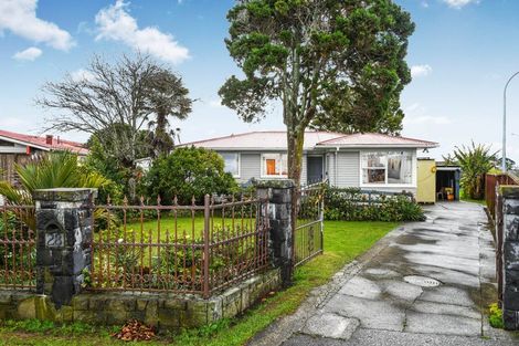 Photo of property in 28 Windrush Close, Mangere, Auckland, 2022