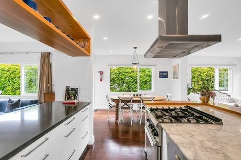 Photo of property in 37 Harbour View Road, Point Chevalier, Auckland, 1022