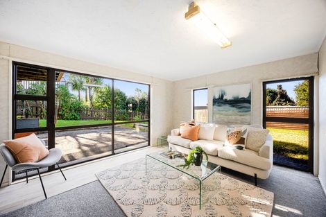 Photo of property in 16 Halldene Terrace, Red Beach, 0932