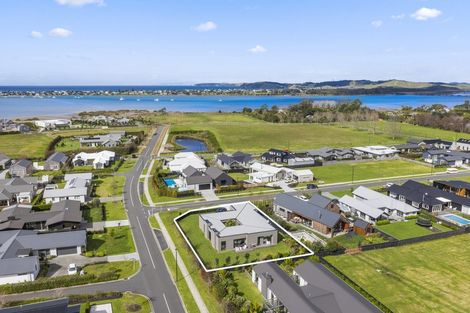 Photo of property in 2 Shearwater Lane, Point Wells, 0986