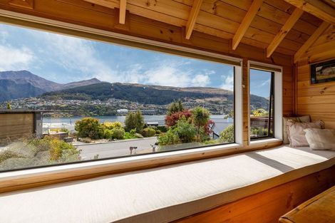 Photo of property in 20 Balmoral Drive, Kelvin Heights, Queenstown, 9300