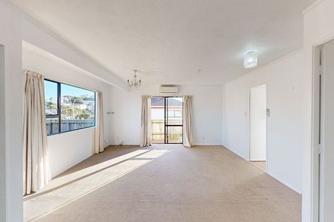 Photo of property in 41a Sunhaven Drive, Newlands, Wellington, 6037
