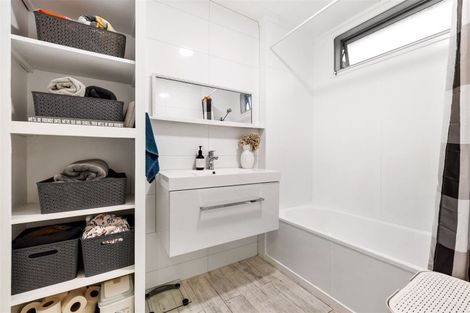 Photo of property in 68a Colwill Road, Massey, Auckland, 0614