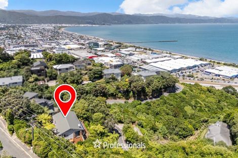 Photo of property in 2 Singers Road, Korokoro, Lower Hutt, 5012
