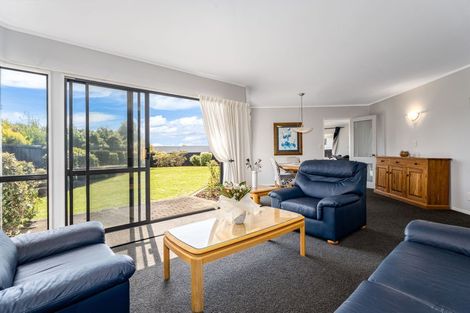 Photo of property in 21 Joseph Banks Drive, Whitby, Porirua, 5024