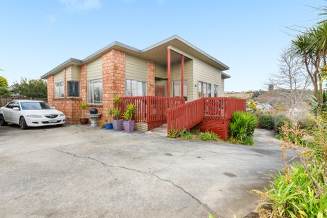 Photo of property in 2 Lysaght Place, Welcome Bay, Tauranga, 3112