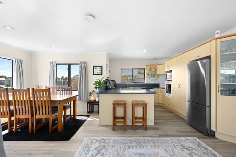 Photo of property in 28 Diomede Glade, Flagstaff, Hamilton, 3210