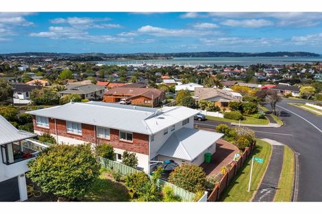 Photo of property in 2 Parkside Road, West Harbour, Auckland, 0618