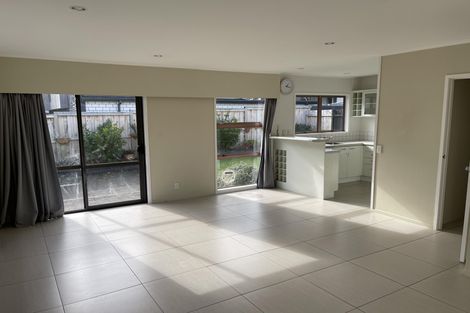 Photo of property in 2/12 Clovelly Road, Bucklands Beach, Auckland, 2012