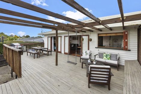 Photo of property in 21 Taipari Road, Te Atatu Peninsula, Auckland, 0610