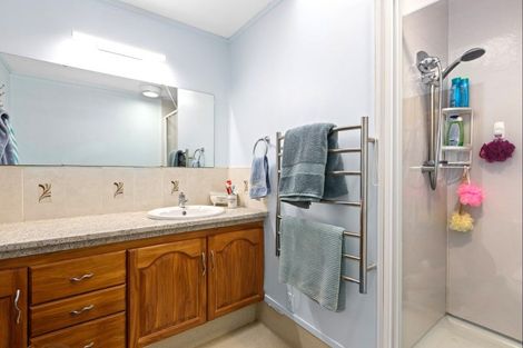 Photo of property in 24 Maygrove Drive, Orewa, 0931