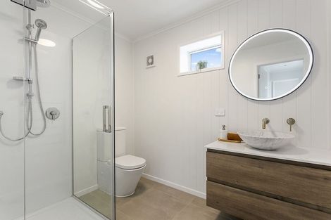 Photo of property in 5 Braebank Lane, Te Atatu South, Auckland, 0610