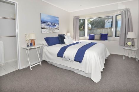 Photo of property in 39a Luckens Road, West Harbour, Auckland, 0618
