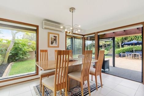 Photo of property in 3 Francis Curtis Avenue, Blockhouse Bay, Auckland, 0600