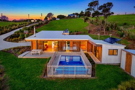 Photo of property in 94 Amreins Road, Waitakere, Henderson, 0782