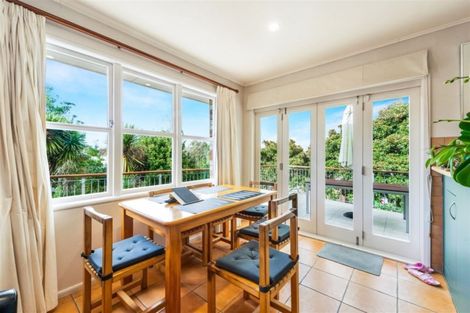 Photo of property in 99 Lake Crescent, Hamilton Lake, Hamilton, 3204