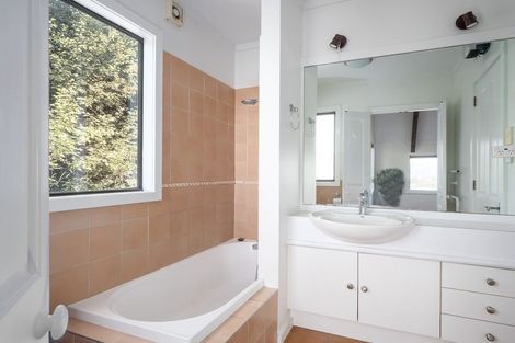 Photo of property in 16 Maxwell Place, Queenstown, 9300