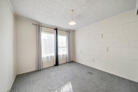 Photo of property in 1/17 Emirau Place, Glenfield, Auckland, 0629